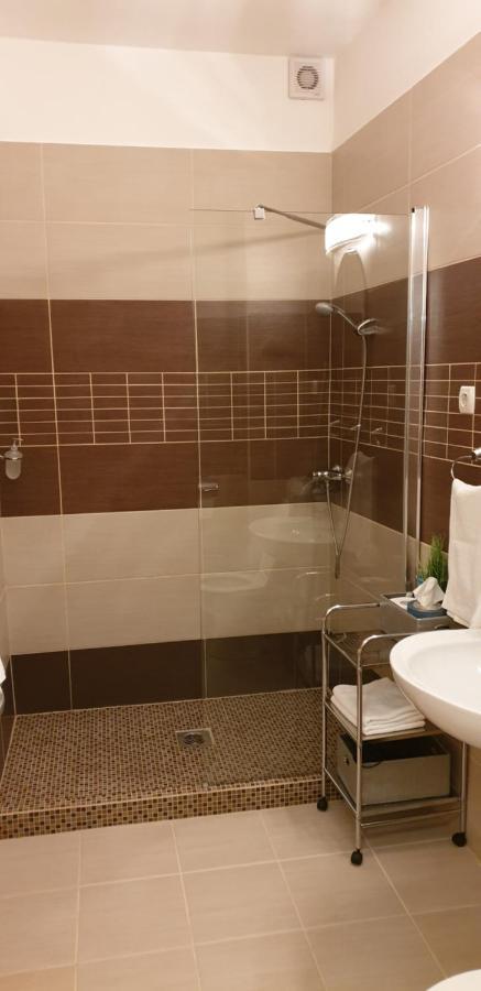 Grand Paradise Apartman Мишкольц Экстерьер фото