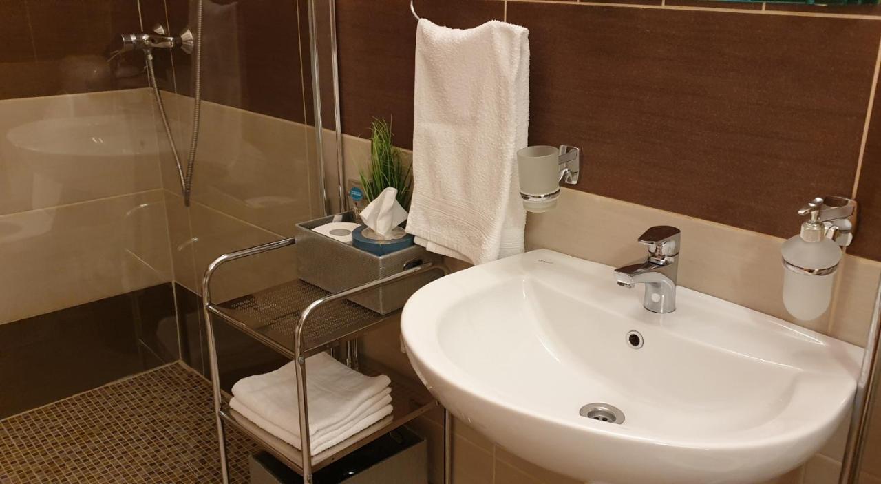 Grand Paradise Apartman Мишкольц Экстерьер фото